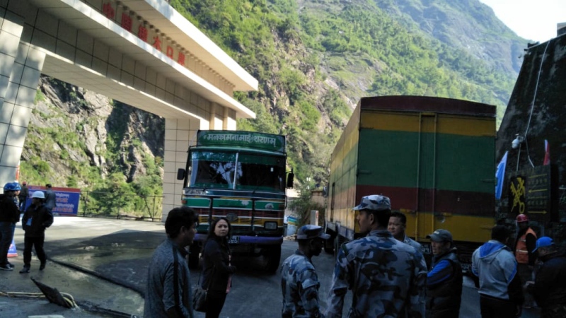 वर्षाले तातोपानी नाका ठप्पजस्तै, दैनिक दुई कन्टेनर मात्र भित्रिन्छन्