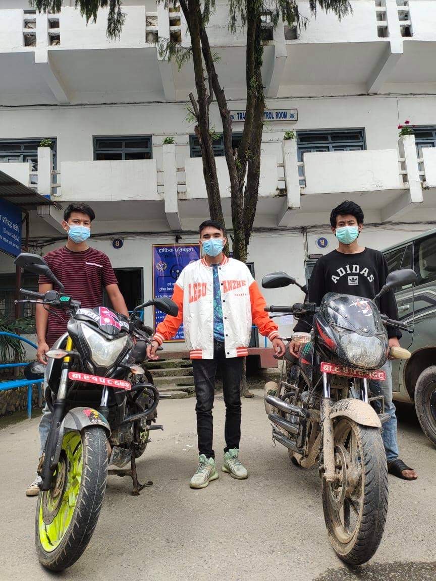 मोटरसाईकल चोरीमा संलग्न ३ जना ट्राफिक प्रहरीको नियन्त्रणमा