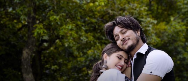 चौधरी भाषाको गीत ‘माया मोहनी’मा पुष्प र गीता [भिडियो]