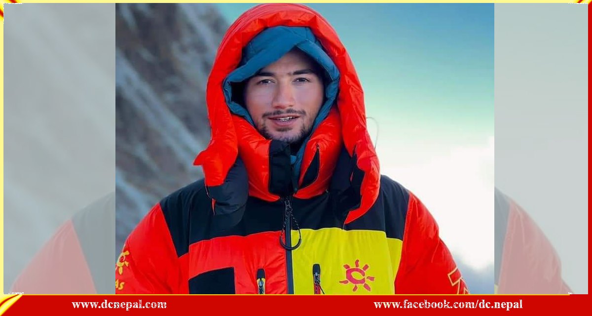 सरगमाथा र माउन्ट केटु हिमाल चढिसकेका पाकिस्तानका कान्छा आरोही मनास्लुको चुचुरोमा