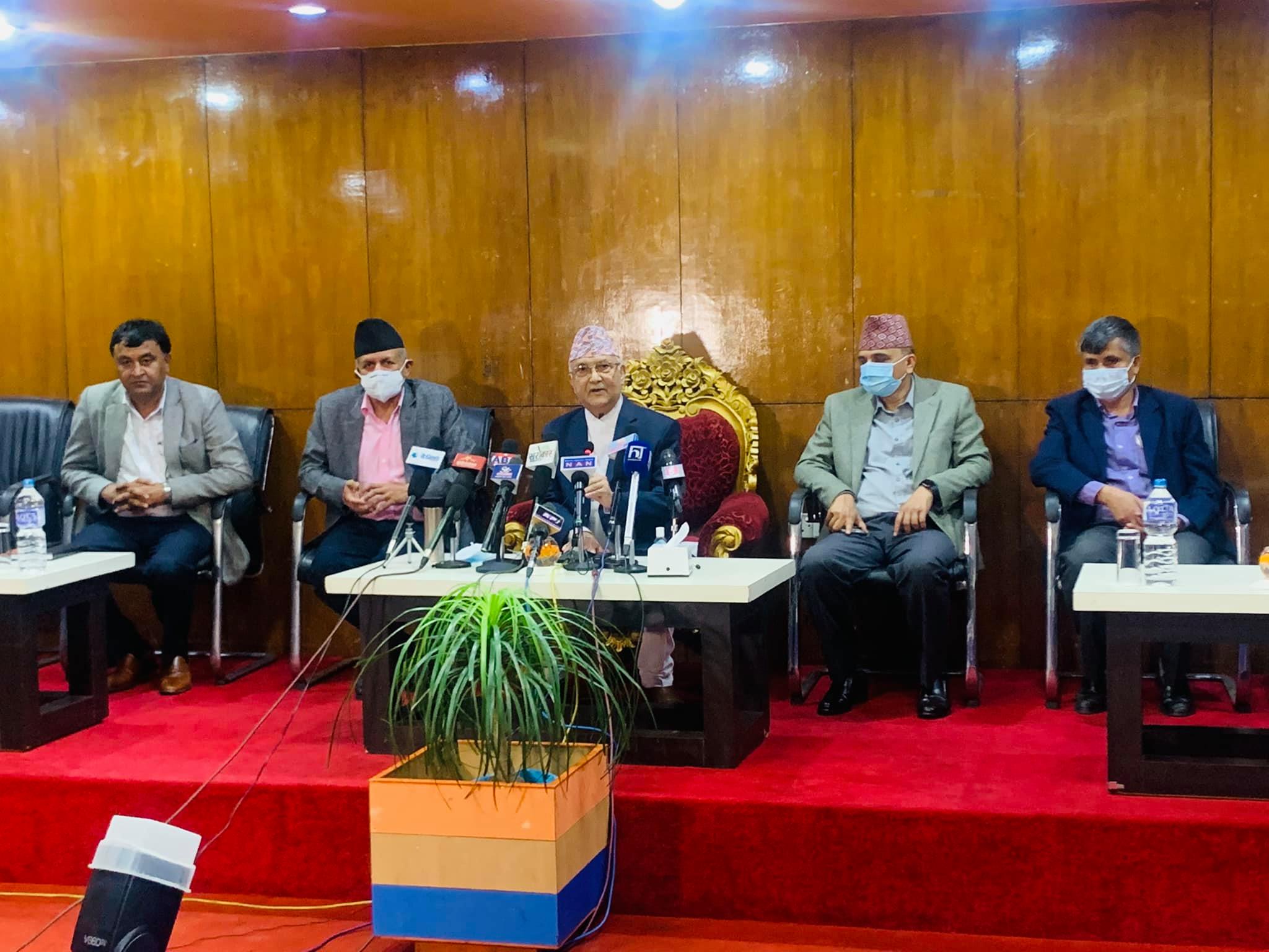 सम्पादकसँग अन्तरक्रिया गर्दै ओली