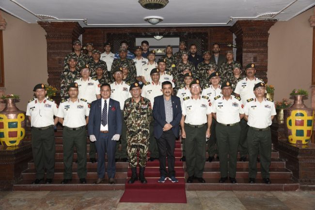 प्रधानसेनापति शर्माद्वारा बक्सिङ खेलाडीलाई बिदाइ