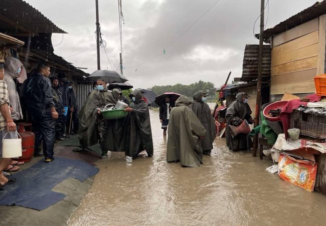 वर्षापीडितलाई नेपाली सेनाले गर्‍यो सहयोग