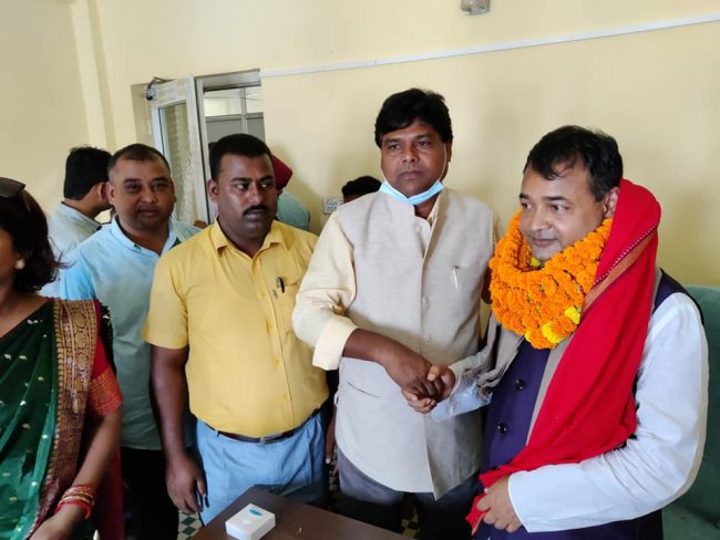 अर्थमन्त्रीबाट हटाइएका यादवले तीन दिनपछि गरे पुन: पदभार ग्रहण