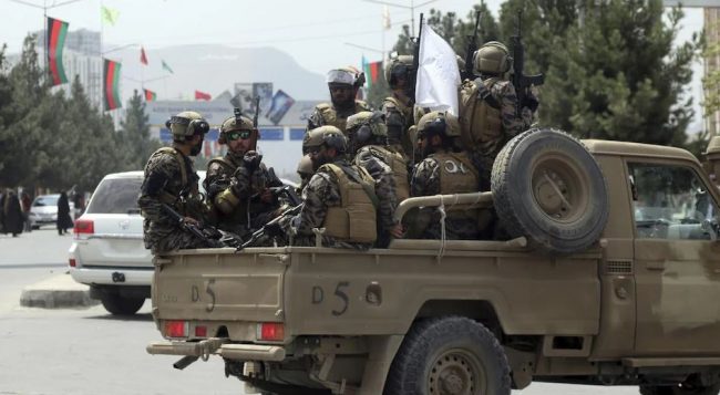 काबुलको विमानस्थल बन्द, पाकिस्तान र इरानसँगको सीमामा भाग्न चाहनेहरुको भिड