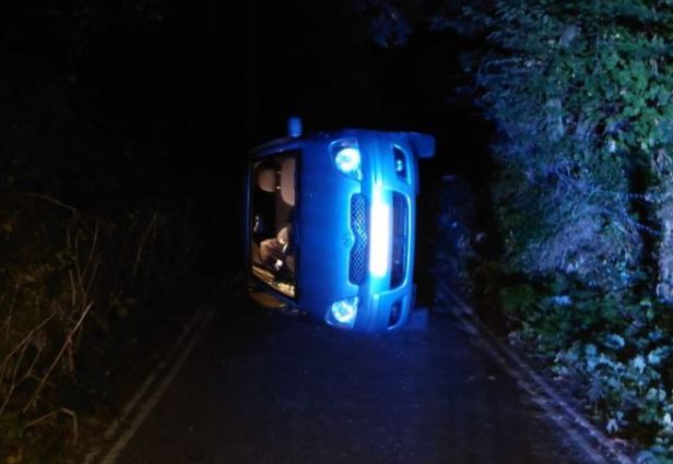 कारभित्र यौन सम्बन्ध राख्दै गर्दा अचानक कार गुड्न थाल्यो त्यसपछि पल्टियो