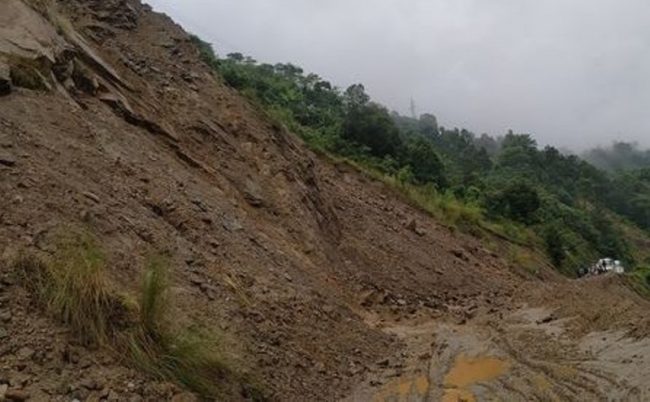 सिन्धुपाल्चोकमा पहिरो, हेलम्बु सडक फेरि बन्द