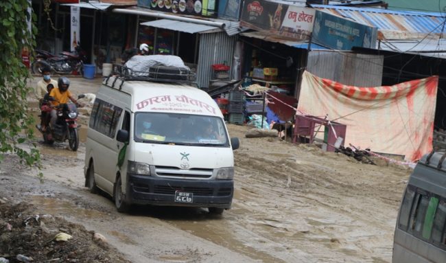 नारायणगढ–बुटवल सडक : खाल्डाखुल्डीले सवारी गुडाउन सकस