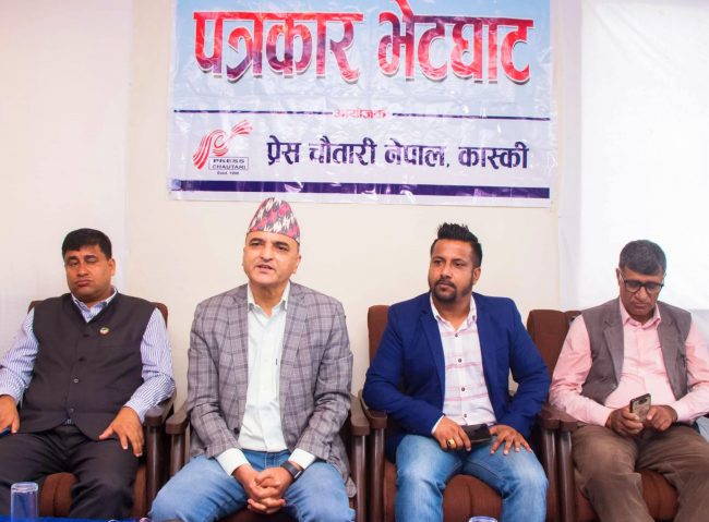 माधव नेपाल एमालेमै फर्किने योगेश भट्टराईको दाबी