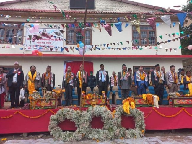 कर्णालीका मुख्यमन्त्रीकाे गलामा मालाकाे मूल्य एक लाख!