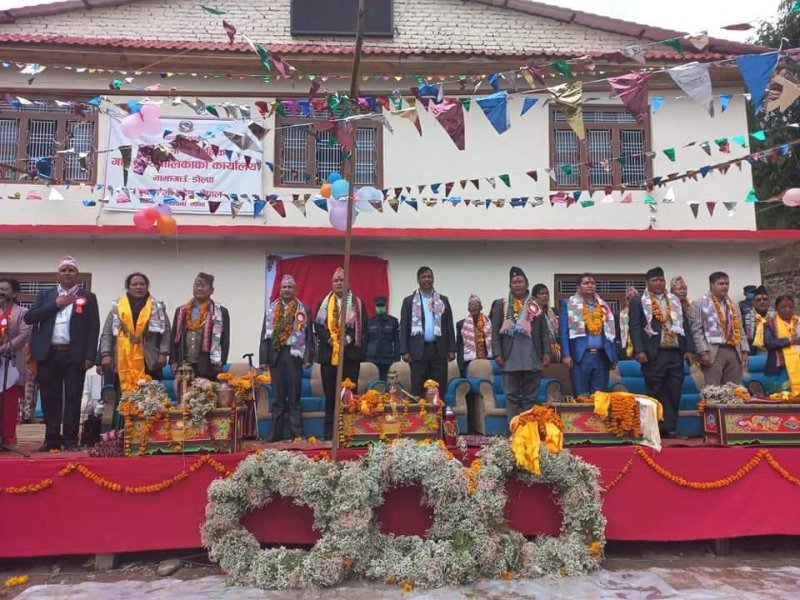 कर्णालीका मुख्यमन्त्रीकाे गलामा मालाकाे मूल्य एक लाख!