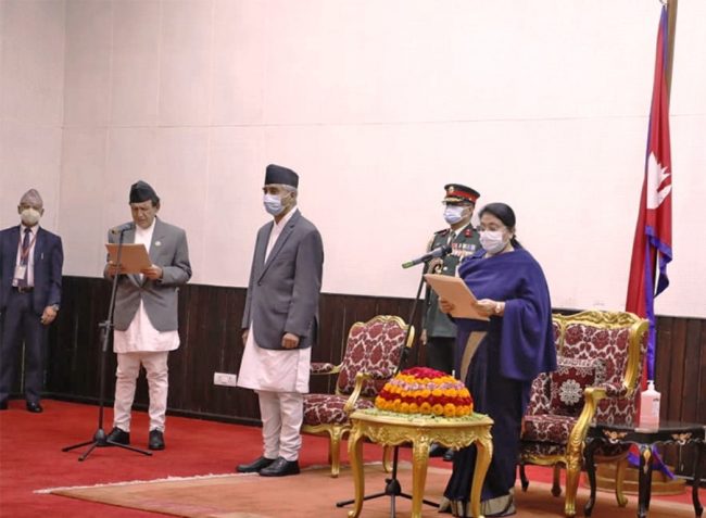 नवनियुक्त परराष्ट्रमन्त्री डा. खड्काले लिए सपथ