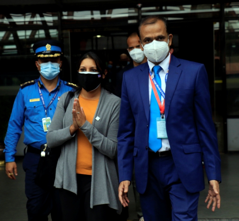 प्रधानमन्त्री देउवाभन्दा अघि नै ओली भेट्दै एमसीसी टोली