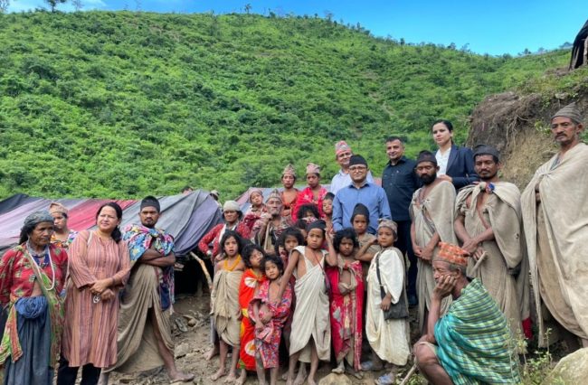 राउटे बस्ती पुगेर अध्यक्ष तिमिल्सिनाले भने: व्यवस्थित बसाेबास लागि पहल गर्छु