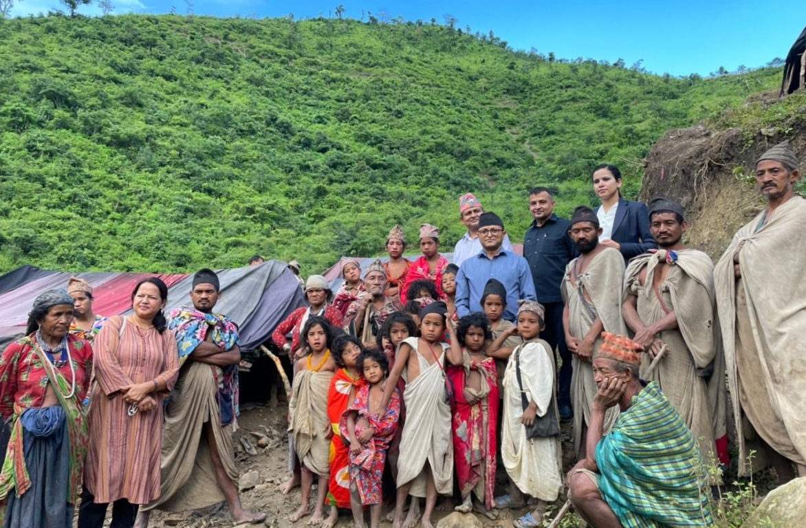 राउटे बस्ती पुगेर अध्यक्ष तिमिल्सिनाले भने: व्यवस्थित बसाेबास लागि पहल गर्छु