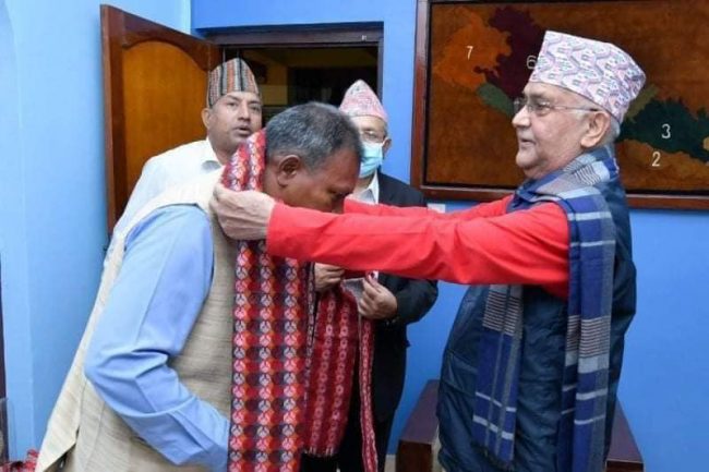 कांग्रेसको क्षेत्रीय प्रतिनिधिमा हारेपछि पूर्वसांसद राजवंशी एमाले प्रवेश