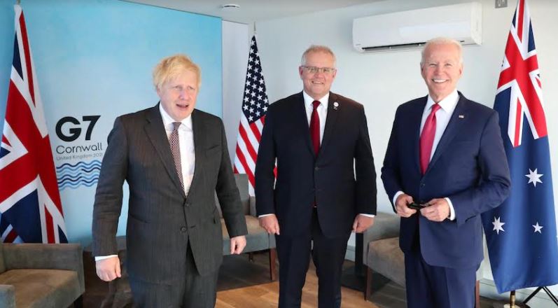 चीनको प्रतिकार गर्न अमेरिका र बेलायतले अस्ट्रेलियालाई आणविक हतियार बनाउन सघाउने