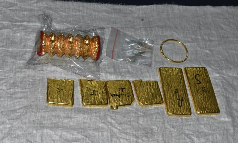 बाँके प्रहरीले बरामद गरेको ४ किलो सुन नेपालगन्जका व्यापारीको, जुत्ताको तलुवामा सुन बाेक्हनेरू भरिया मात्रै