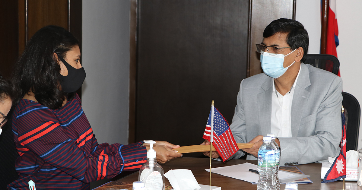 अर्थमन्त्री जनार्दन शर्मालाई भेटिन् एमसिसी उपाध्यक्ष सुमारले