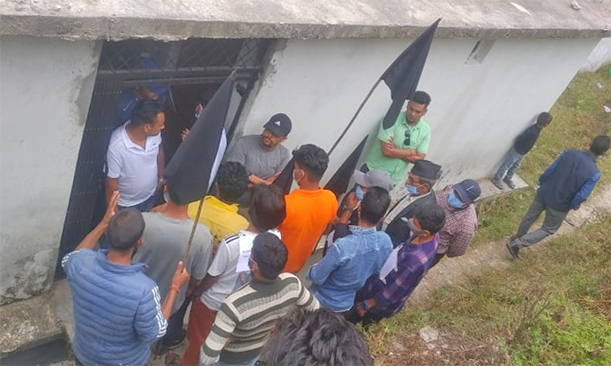 पाण्डेलाई गृह जिल्लामै कालोझण्डा !