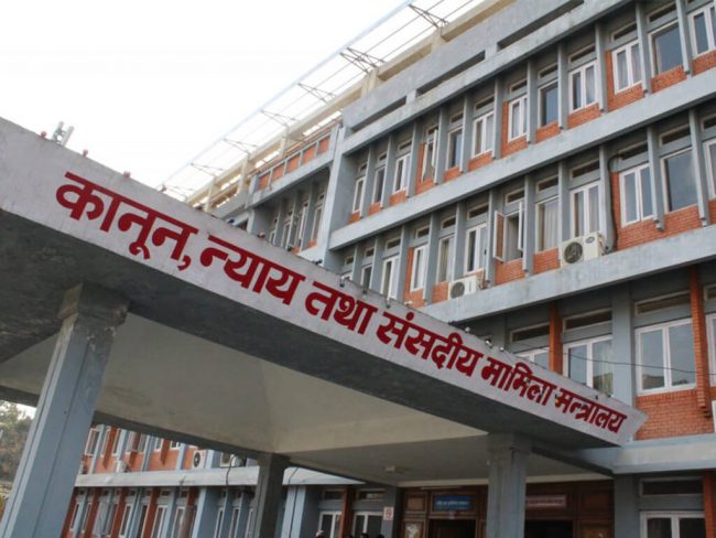 कानुन मन्त्रीका गाडीले मात्र बर्षमा २६ सय लिटर तेल खर्च !