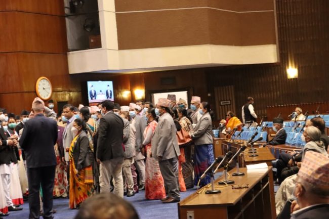 संसद् बैठकः विरोधका बीच दलसम्बन्धी अध्यादेश पेस, अर्को बैठक २५ भदौमा