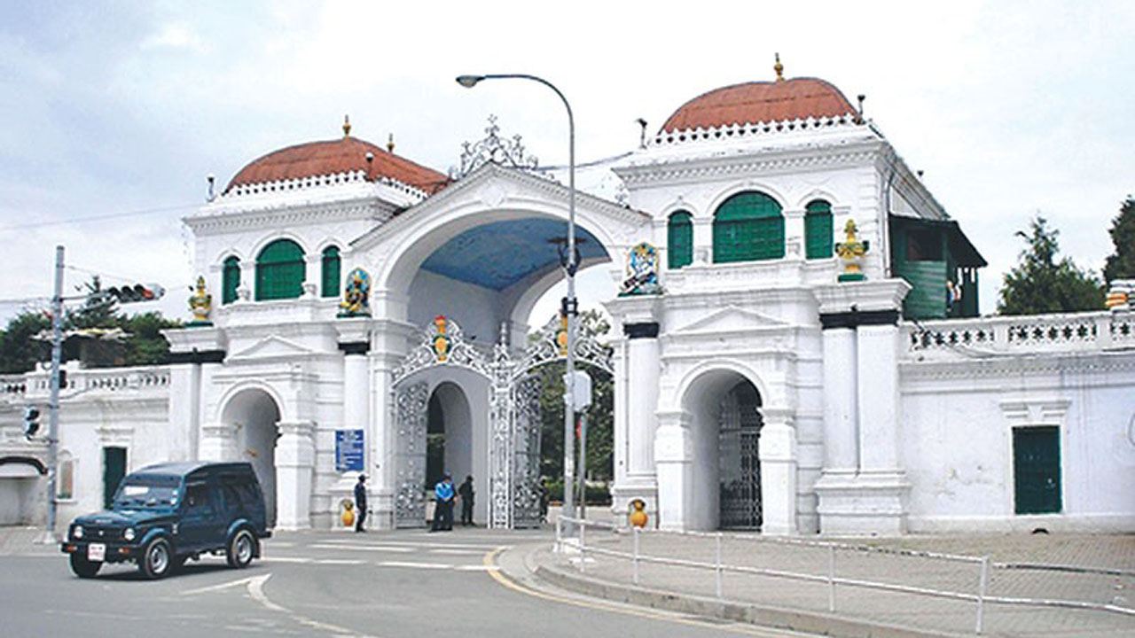 मुख्यसचिवको दौडमा को-को छन् ?