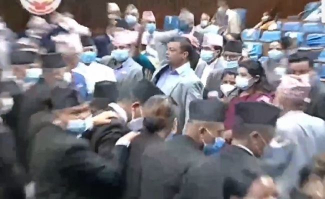 प्रतिनिधिसभा बैठक पुनः सुरु, सभामुखविरुद्ध एमाले सांसदको नाराबाजी