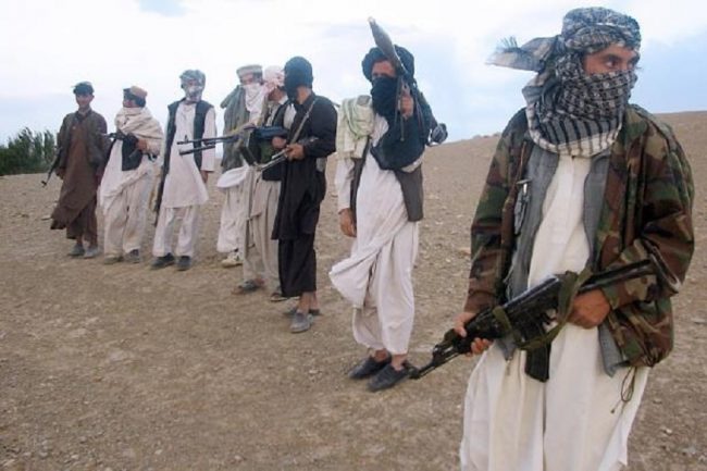 तालिवानको बर्बरताः चार अपहरणकारीको हत्या गरि व्यस्त चोकमा शव झुन्डाइयो