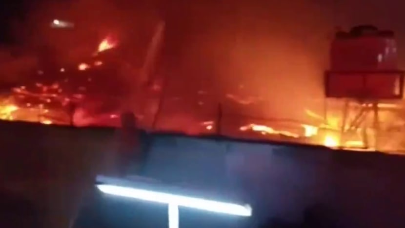 कैदीहरु सुतिरहेका बेला जेलमा आगलागी हुँदा कम्तीमा ४१ जनाको मृत्यु