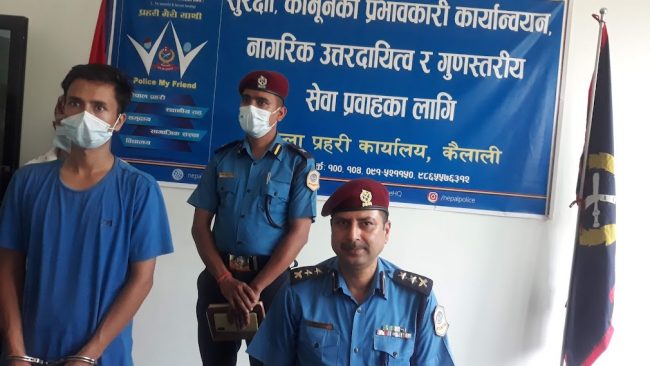 प्रहरी बनाइदिन्छु भन्दै पैसा असुलेको अभियोगमा युवक पक्राउ