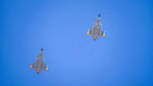 ताइवानको हवाइ क्षेत्र अतिक्रमण गर्दै दर्जनौं लडाकू विमान उडाएपछि चीनले के भन्यो ?