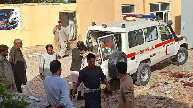 अफगानिस्तानमा मस्जिदमा आत्मघाती विस्फाेट, ५० मारिए