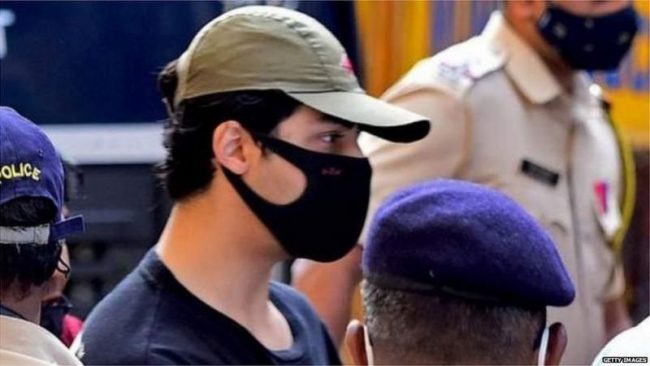 घर पुगे आर्यन खान, यी शर्तहरु उल्लंघन भए फेरि जेलमा हालिने