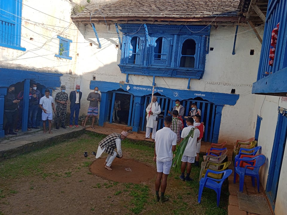 पृथ्वीनारायण शाहले २५३ वर्षअघि दिएको खड्ग जाजरकोट दरबारमा भित्र्याइयो