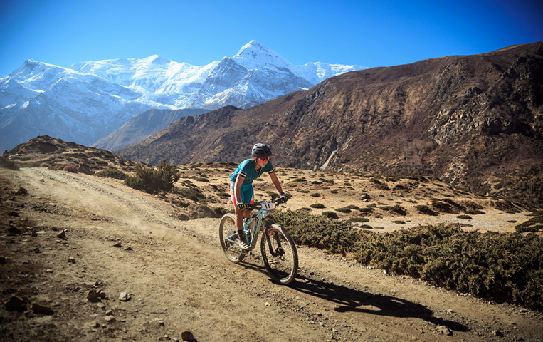 पर्यटन प्रचार गर्न मनाङको “साइक्लिङ”