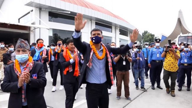 कांग्रेस तरुण विभागले साफ उपविजेता टोलीलाई सम्मान गर्ने