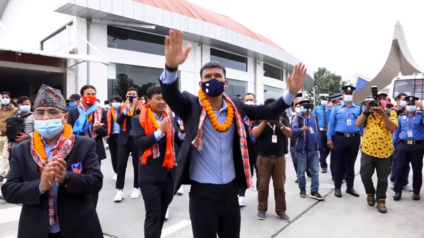 कांग्रेस तरुण विभागले साफ उपविजेता टोलीलाई सम्मान गर्ने