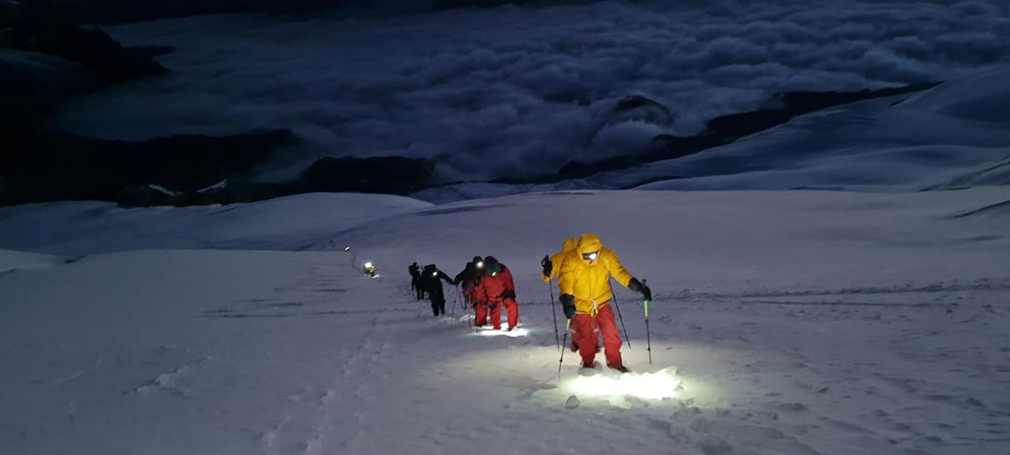 एक नेपालीसहित  चार जना विदेशी आरोहीकाे उद्धार