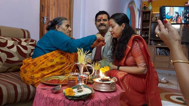 कलाकारकाे दसैं हेराैँ तस्वीरमा