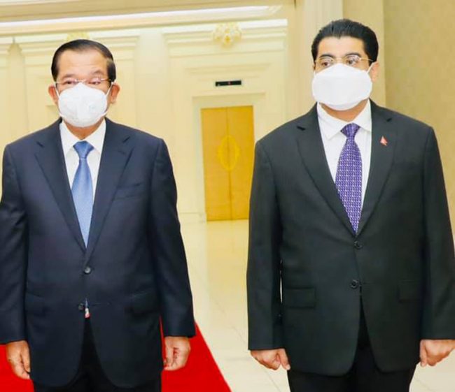 पूर्वमन्त्री ढकालले र कम्बोडियाका प्रधानमन्त्री हुन सेनबीच शिष्टाचार भेट