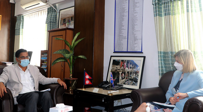 बेलायतका राजदूत र अर्थमन्त्रीबीच भेटवार्ता