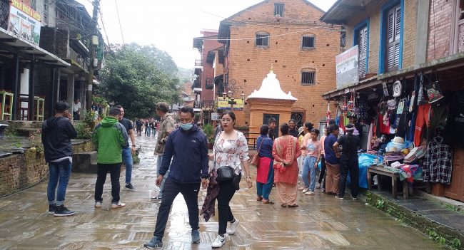 पर्यटकीय नगरी बन्दीपुरमा खचाखच पर्यटक, व्यवसायी उत्साहित