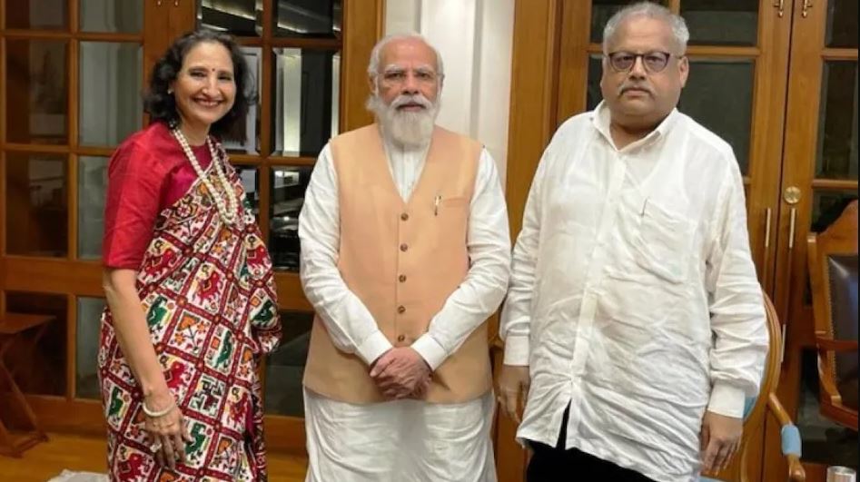 कच्याककुचुक परेको सर्ट आइरन पनि नगरी लगाएर मोदीलाई भेट्न पुग्ने व्यक्ति को हुन् ?