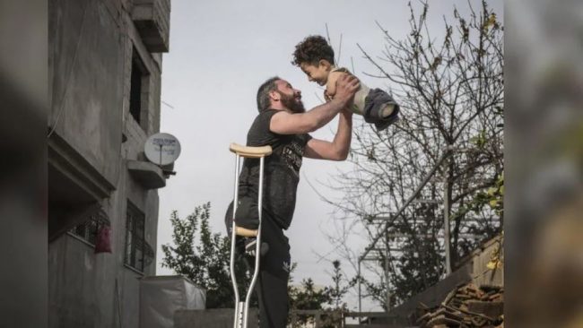 यस वर्षको सर्वश्रेष्ठ ठहरिएको तस्वीर, जसले आँखा भिजाउँछ अनि हिम्मत दिलाउँछ