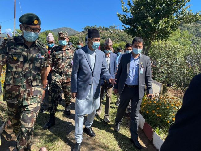प्रधानमन्त्री देउवा सुदूरपश्चिममा, बझाङको प्रभावित क्षेत्रको निरीक्षण