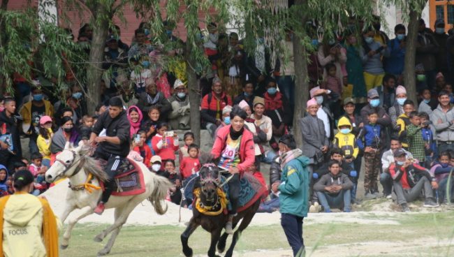 जुम्लाको घोडादौड प्रतियोगिता: मनसुर बोहोराको घोडा प्रथम