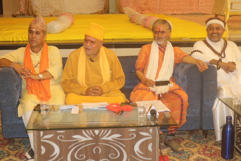 नेपाललाई धर्म सापेक्ष बनाउन बुटवलमा धार्मिक कार्यक्रम, जगद्गुरु शंकराचार्यले प्रवचन दिँदै