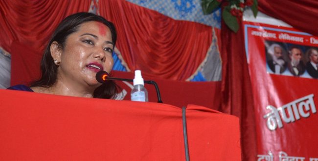 बजारको हल्लाजस्तो अर्थतन्त्र धरासायी भएको छैन्ः मन्त्री झाँक्री