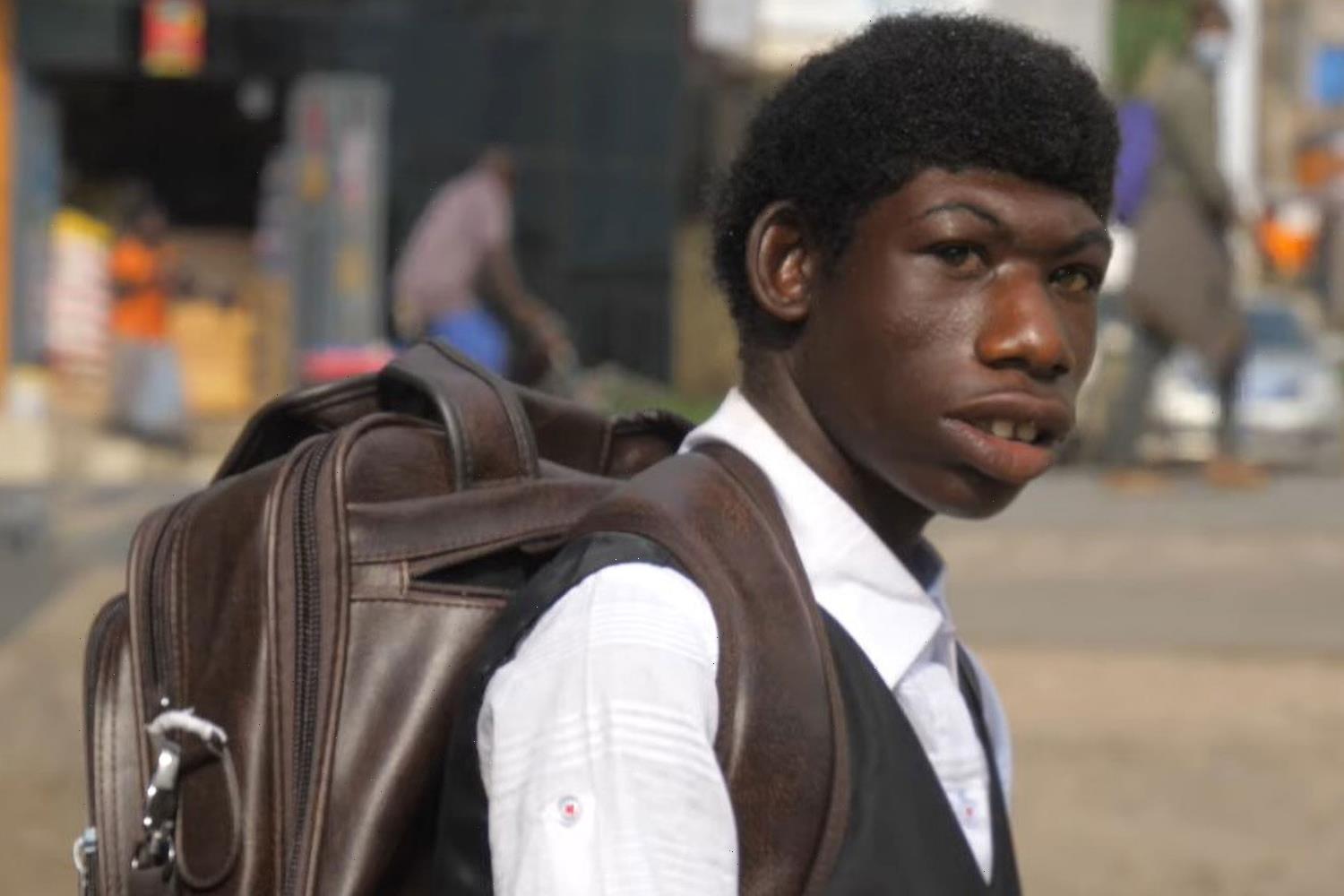 जंगलमा जनावरसँग हुर्किएका ‘रियल लाइफ मोगली’ सुट बुट लगाएर स्कुल जान थाले